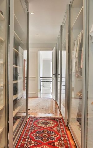 Casa de condomínio à venda com 560m², 5 quartos e 5 vagas