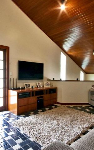 Casa de condomínio à venda com 384m², 3 quartos e 4 vagas