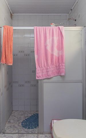 Casa à venda com 195m², 3 quartos e 2 vagasBanheiro