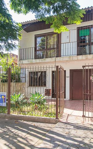 Casa à venda com 195m², 3 quartos e 2 vagasFachada