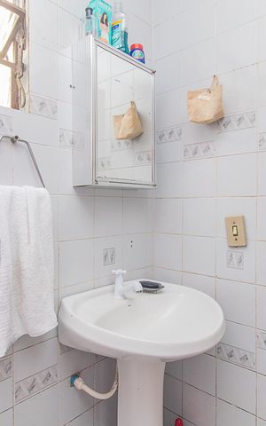 Casa à venda com 195m², 3 quartos e 2 vagasBanheiro
