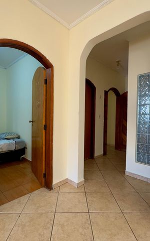 Casa à venda com 250m², 3 quartos e 2 vagas Casa à venda com 250m², 3 quartos e 2 vagasHall