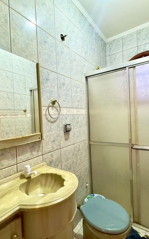 Casa à venda com 250m², 3 quartos e 2 vagas Casa à venda com 250m², 3 quartos e 2 vagasBanheiro da Suíte 2