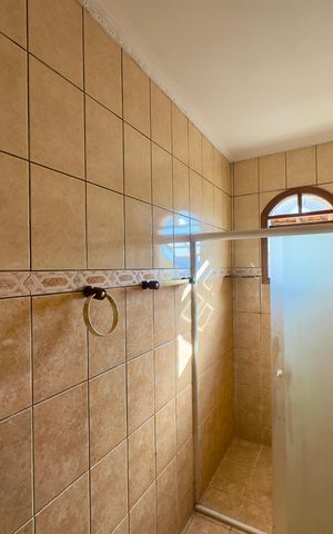 Casa à venda com 250m², 3 quartos e 2 vagas Casa à venda com 250m², 3 quartos e 2 vagasBanheiro da Suíte 1