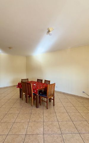 Casa à venda com 250m², 3 quartos e 2 vagas Casa à venda com 250m², 3 quartos e 2 vagasSala
