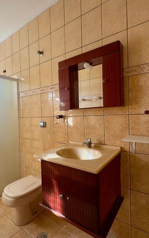 Casa à venda com 250m², 3 quartos e 2 vagas Casa à venda com 250m², 3 quartos e 2 vagasBanheiro da Suíte 1