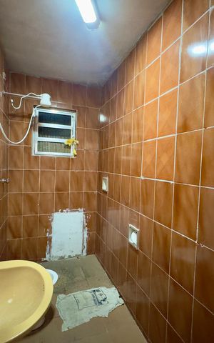 Casa à venda com 250m², 3 quartos e 2 vagas Casa à venda com 250m², 3 quartos e 2 vagasBanheiro do Salão Comercial