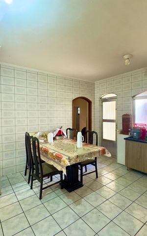 Casa à venda com 250m², 3 quartos e 2 vagas Casa à venda com 250m², 3 quartos e 2 vagasCozinha