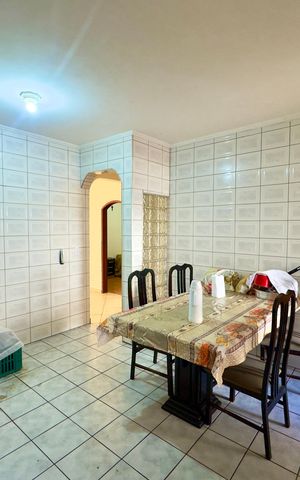 Casa à venda com 250m², 3 quartos e 2 vagas Casa à venda com 250m², 3 quartos e 2 vagasCozinha
