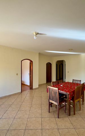 Casa à venda com 250m², 3 quartos e 2 vagas Casa à venda com 250m², 3 quartos e 2 vagasSala