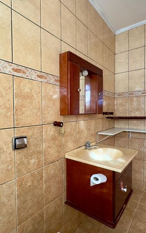 Casa à venda com 250m², 3 quartos e 2 vagas Casa à venda com 250m², 3 quartos e 2 vagasBanheiro da Suíte 1