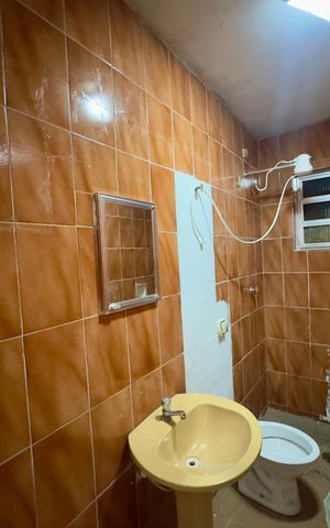 Casa à venda com 250m², 3 quartos e 2 vagas Casa à venda com 250m², 3 quartos e 2 vagasBanheiro do Salão Comercial
