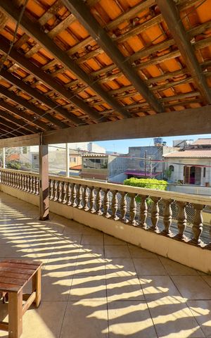 Casa à venda com 250m², 3 quartos e 2 vagas Casa à venda com 250m², 3 quartos e 2 vagasVaranda