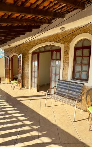 Casa à venda com 250m², 3 quartos e 2 vagas Casa à venda com 250m², 3 quartos e 2 vagasVaranda