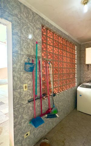 Casa à venda com 250m², 3 quartos e 2 vagas Casa à venda com 250m², 3 quartos e 2 vagasÁrea de Serviço