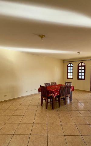 Casa à venda com 250m², 3 quartos e 2 vagas Casa à venda com 250m², 3 quartos e 2 vagasSala
