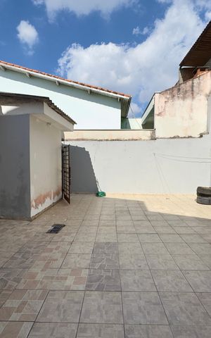 Casa à venda com 250m², 3 quartos e 2 vagas Casa à venda com 250m², 3 quartos e 2 vagasQuintal
