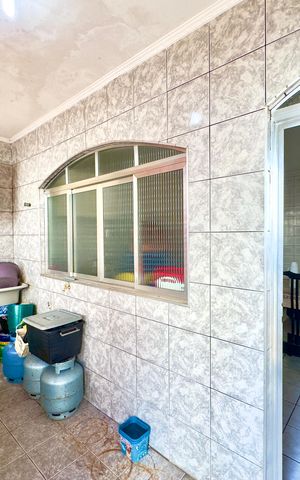 Casa à venda com 250m², 3 quartos e 2 vagas Casa à venda com 250m², 3 quartos e 2 vagasÁrea de Serviço