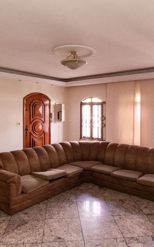 Casa à venda com 306m², 3 quartos e 8 vagas Casa à venda com 306m², 3 quartos e 8 vagasSala