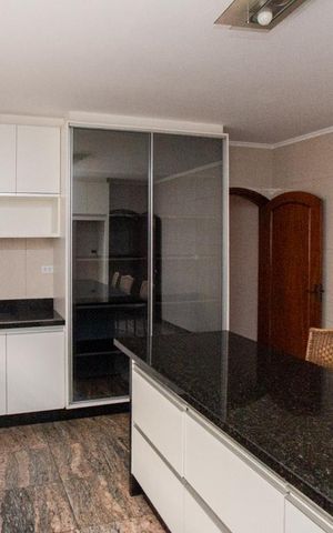 Casa à venda com 306m², 3 quartos e 8 vagas Casa à venda com 306m², 3 quartos e 8 vagasCozinha