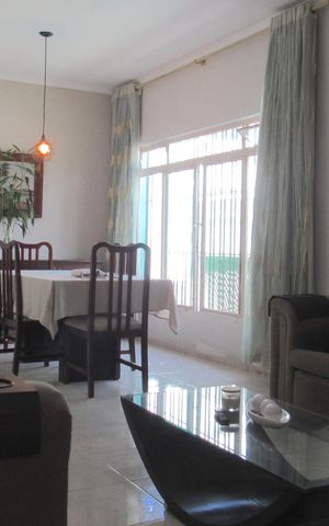 Casa à venda com 230m², 5 quartos e 3 vagasSala