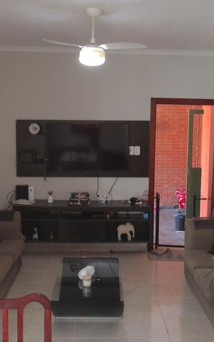 Casa à venda com 230m², 5 quartos e 3 vagasSala