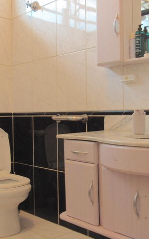 Casa à venda com 230m², 5 quartos e 3 vagasBanheiro social 2