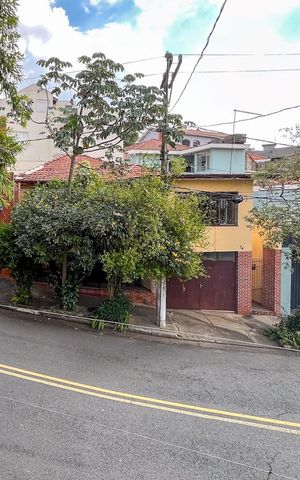 Casa à venda com 250m², 4 quartos e 4 vagas Casa à venda com 250m², 4 quartos e 4 vagasÁrea gourmet