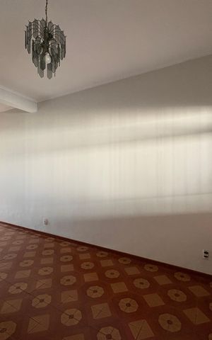 Casa à venda com 125m², 5 quartos e 2 vagas Casa à venda com 125m², 5 quartos e 2 vagasSala