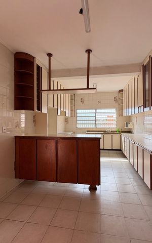 Casa à venda com 125m², 5 quartos e 2 vagas Casa à venda com 125m², 5 quartos e 2 vagasSala de Jantar