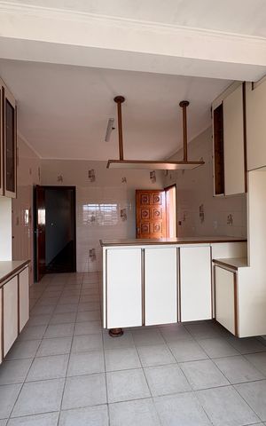 Casa à venda com 125m², 5 quartos e 2 vagas Casa à venda com 125m², 5 quartos e 2 vagasCozinha