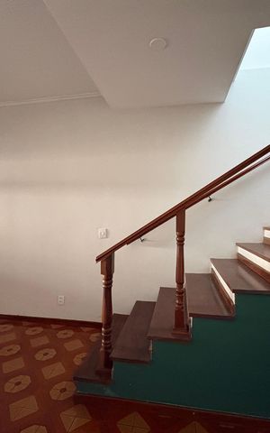 Casa à venda com 125m², 5 quartos e 2 vagas Casa à venda com 125m², 5 quartos e 2 vagasSala