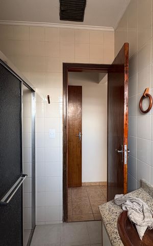 Casa à venda com 125m², 5 quartos e 2 vagas Casa à venda com 125m², 5 quartos e 2 vagasBanheiro