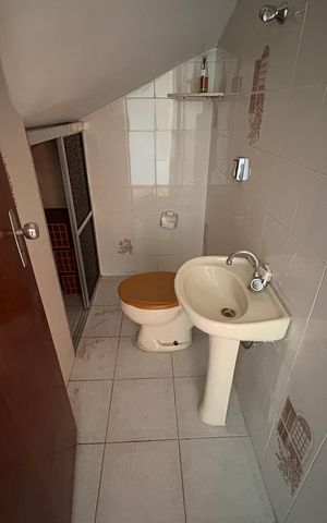 Casa à venda com 125m², 5 quartos e 2 vagas Casa à venda com 125m², 5 quartos e 2 vagasLavabo