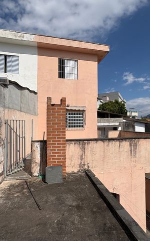 Casa à venda com 125m², 5 quartos e 2 vagas Casa à venda com 125m², 5 quartos e 2 vagasCaixa d’água