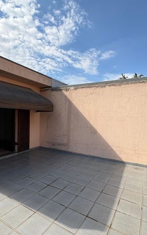 Casa à venda com 125m², 5 quartos e 2 vagas Casa à venda com 125m², 5 quartos e 2 vagasVaranda da Suíte