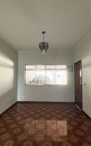 Casa à venda com 125m², 5 quartos e 2 vagas Casa à venda com 125m², 5 quartos e 2 vagasSala