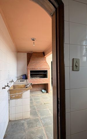 Casa à venda com 125m², 5 quartos e 2 vagas Casa à venda com 125m², 5 quartos e 2 vagasBanheiro de serviço 1