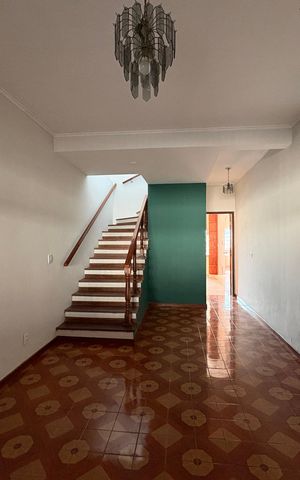 Casa à venda com 125m², 5 quartos e 2 vagas Casa à venda com 125m², 5 quartos e 2 vagasSala