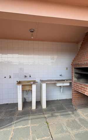 Casa à venda com 125m², 5 quartos e 2 vagas Casa à venda com 125m², 5 quartos e 2 vagasÁrea de Serviço/ Churrasqueira/ Quintal