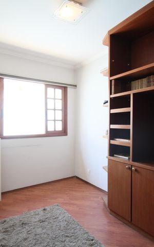 Casa à venda com 200m², 3 quartos e 2 vagasEscritório