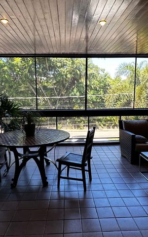 Apartamento à venda com 208m², 3 quartos e 2 vagas Apartamento à venda com 208m², 3 quartos e 2 vagasVaranda