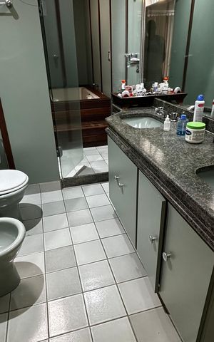 Apartamento à venda com 208m², 3 quartos e 2 vagas Apartamento à venda com 208m², 3 quartos e 2 vagasBanheiro do Quarto 2