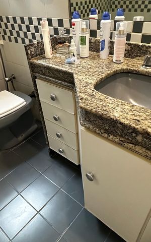 Apartamento à venda com 208m², 3 quartos e 2 vagas Apartamento à venda com 208m², 3 quartos e 2 vagasBanheiro