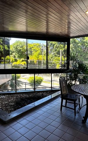 Apartamento à venda com 208m², 3 quartos e 2 vagas Apartamento à venda com 208m², 3 quartos e 2 vagasVaranda