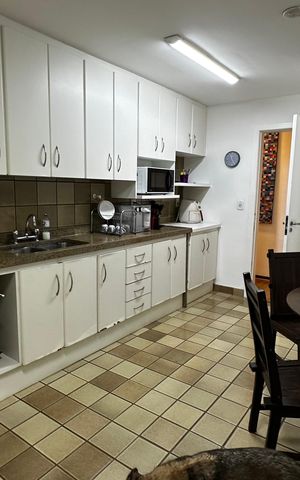 Apartamento à venda com 208m², 3 quartos e 2 vagas Apartamento à venda com 208m², 3 quartos e 2 vagasCozinha