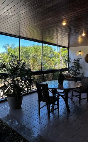 Apartamento à venda com 208m², 3 quartos e 2 vagas Apartamento à venda com 208m², 3 quartos e 2 vagasVaranda