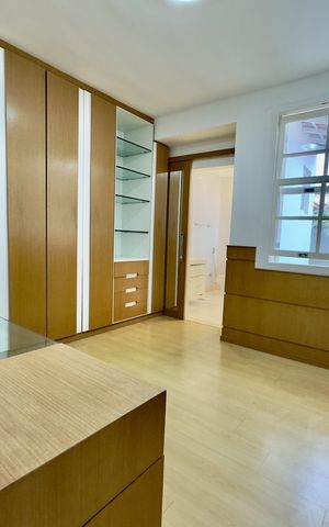 Casa à venda com 300m², 4 quartos e 4 vagas