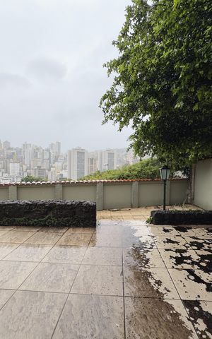 Casa à venda com 300m², 4 quartos e 4 vagas