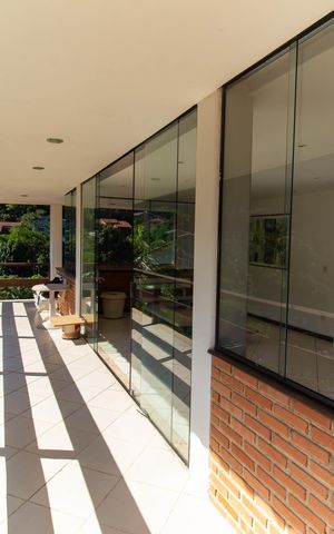 Casa de condomínio à venda com 318m², 3 quartos e 2 vagas